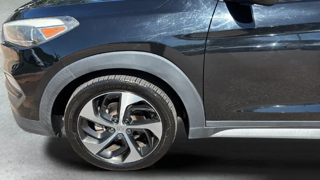 Used 2018 Black Hyundai Value image 39
