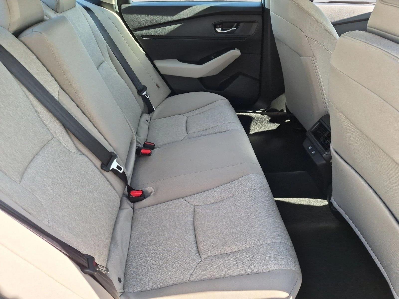 Used 2025 Platinum White Pearl Honda SE image 19