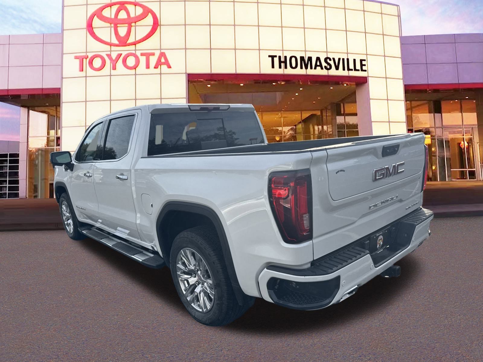 Used 2025 White Frost Tricoat GMC Denali image 7