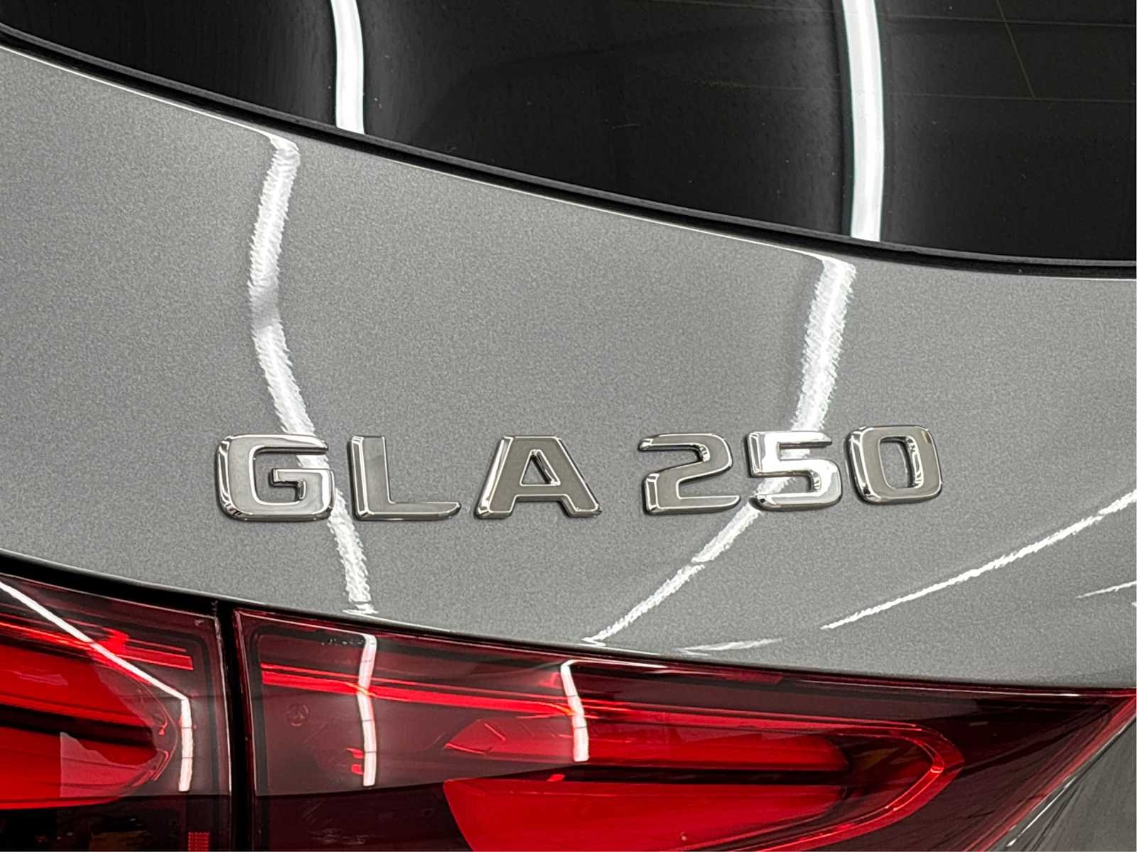 Used 2026 Mountain Grey Metallic Mercedes-Benz GLA 250 image 16