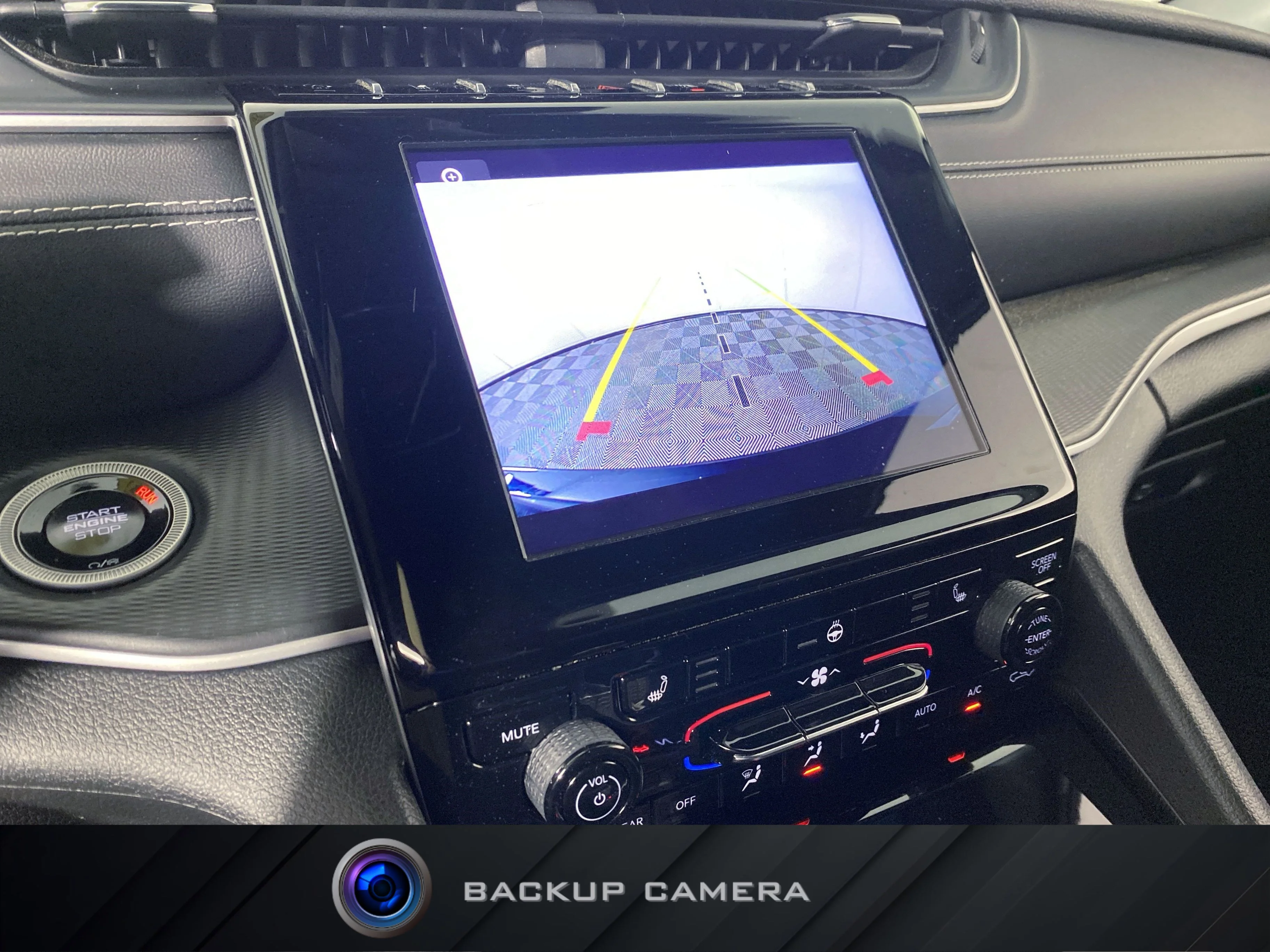 Used 2024 Diamond Black Crystal Pearlcoat Jeep Laredo image 4