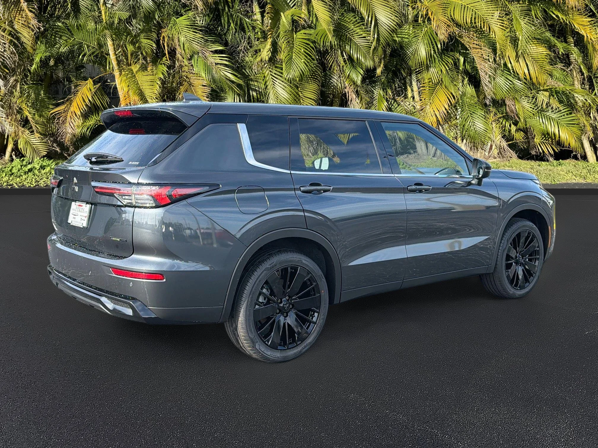 New 2026 Graphite Gray Mitsubishi LE image 4