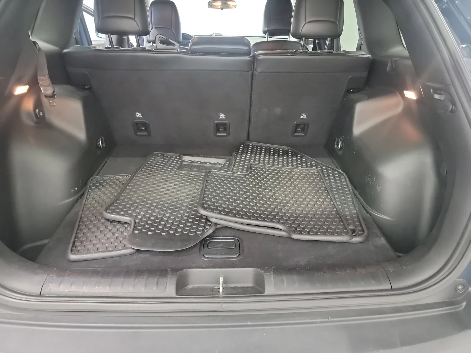 Used 2020 Slate Blue Pearlcoat Jeep Latitude Plus image 24