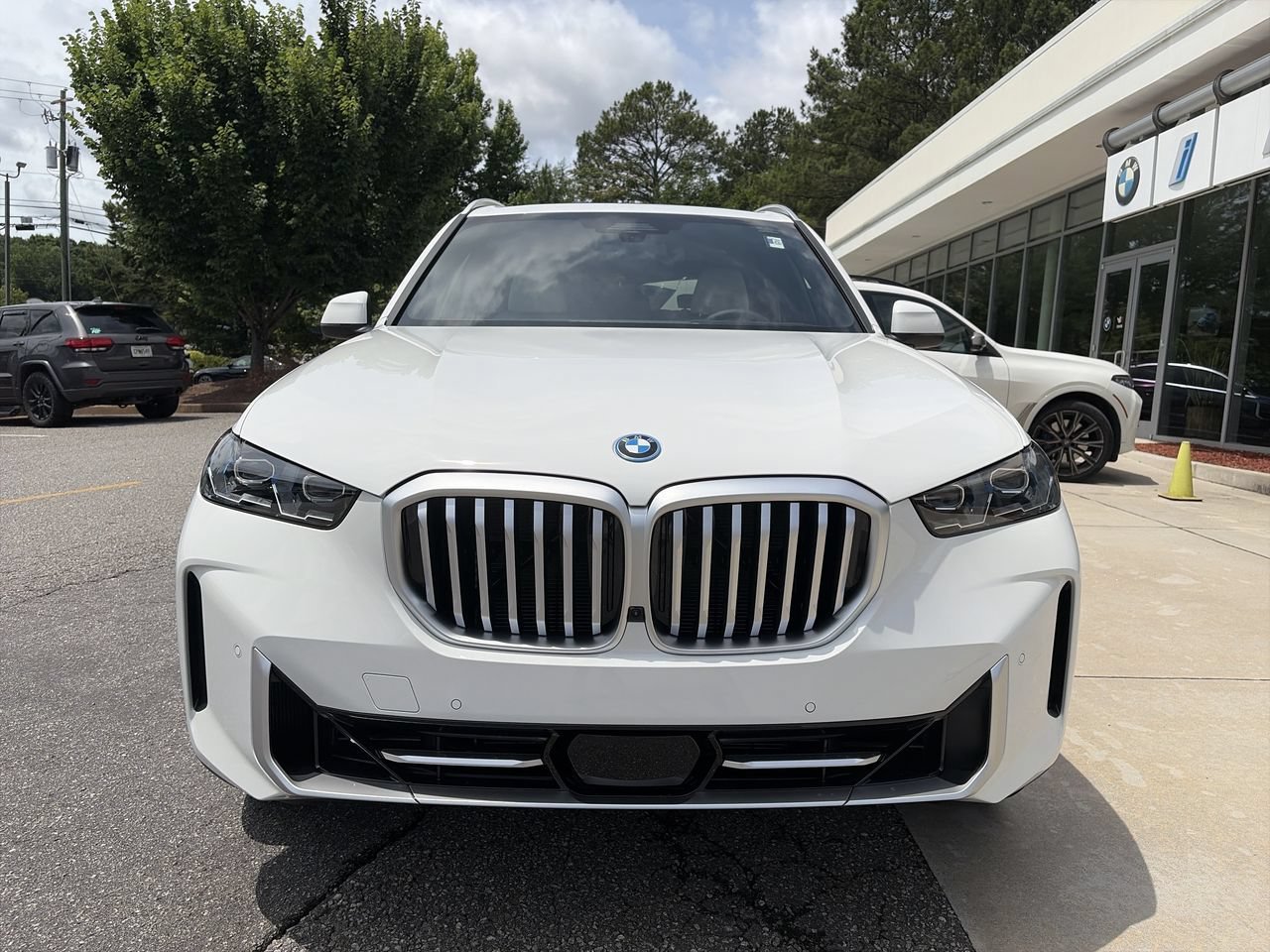 New 2026 Alpine White BMW xDrive50e image 10