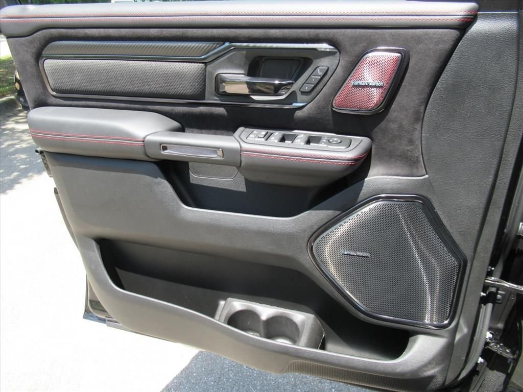 New 2026 Diamond Black Crystal Pearl-Coat Exterior Paint RAM RHO image 22