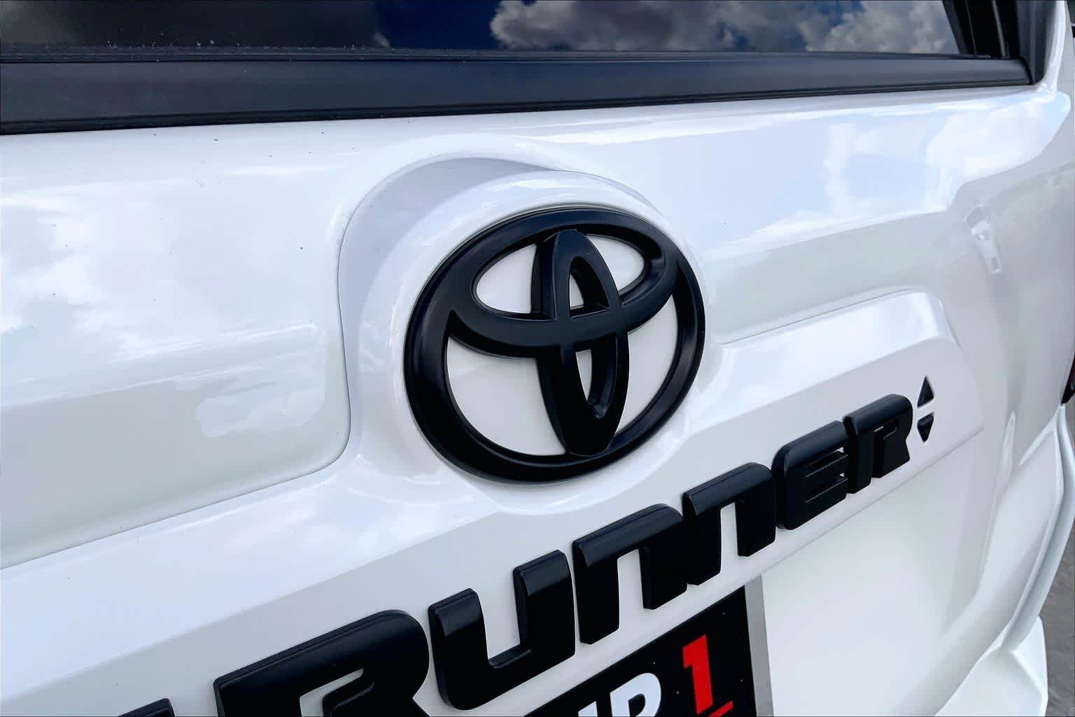 Used 2021 Super White Toyota SR5 Premium image 10