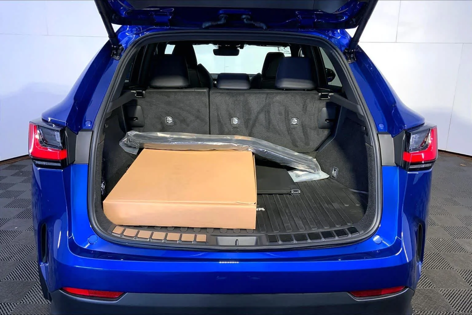 Used 2024 Ultrasonic Blue Mica 2.0 Lexus F SPORT Handling image 35