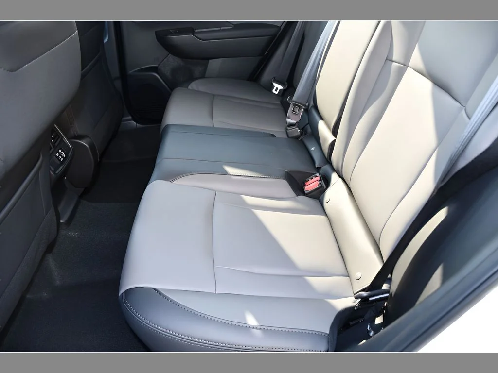 New 2026 CRYSTAL WHITE PEARL Subaru Premium image 15