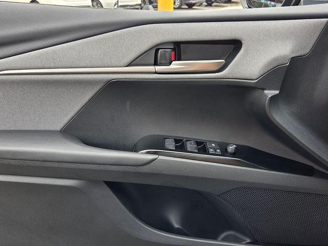 Used 2025  Toyota LE image 29