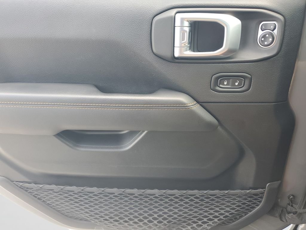 Used 2022 Gray Jeep Overland image 31