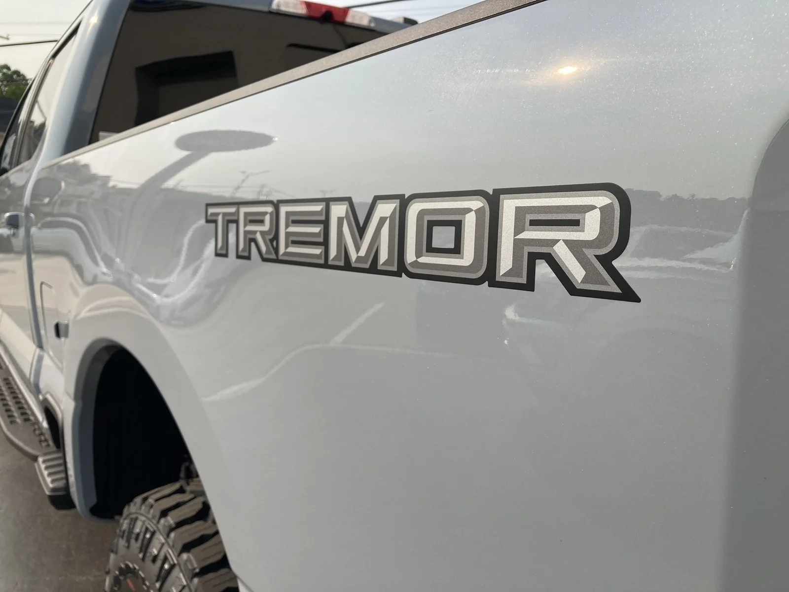 New 2026 Glacier Gray Metallic Tri-Coat Ford F-250® Lariat® image 9