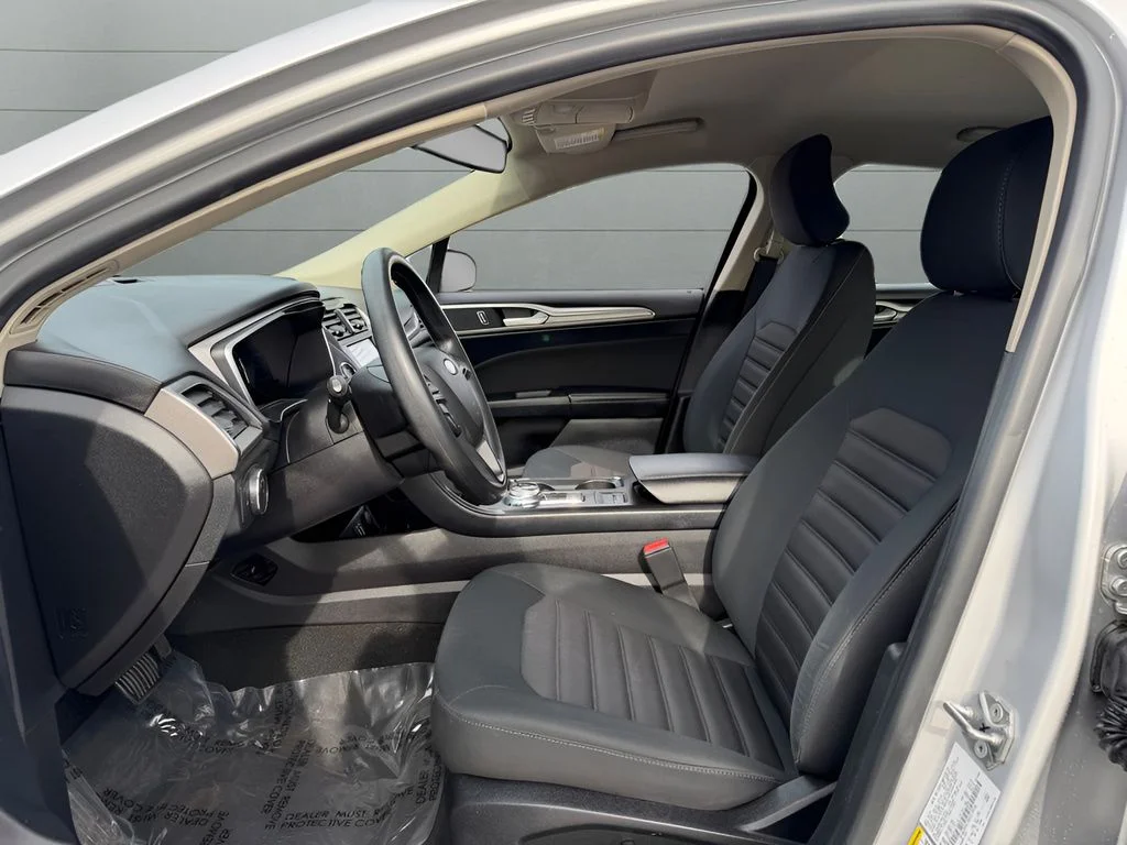 Used 2019 Silver Ford SE image 10