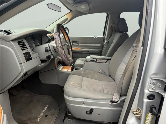 Used 2007 Silver Chrysler Limited image 9