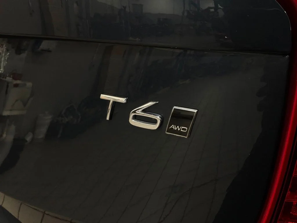 Used 2020 Blue Volvo T6 Momentum image 26