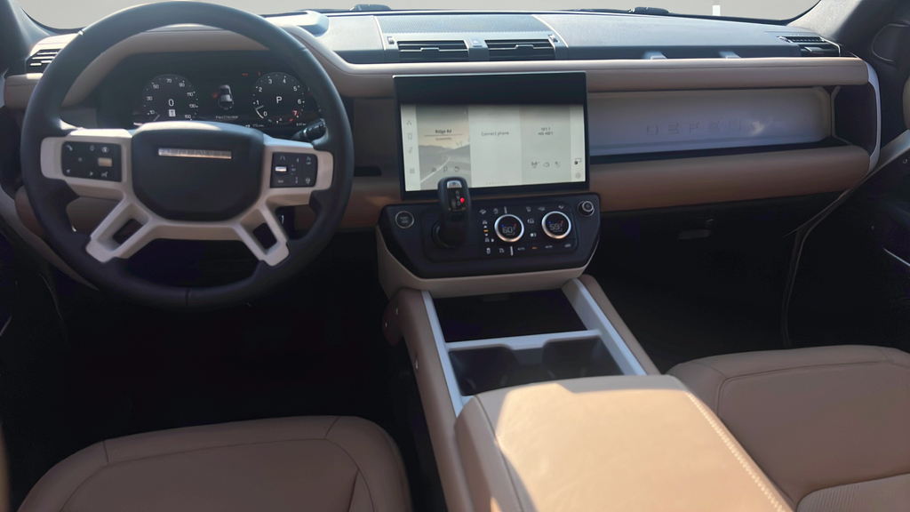 New 2026 White Land Rover X-Dynamic SE image 17