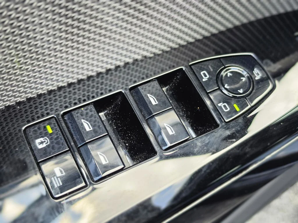 Used 2025 Black BMW 740i xDrive image 18
