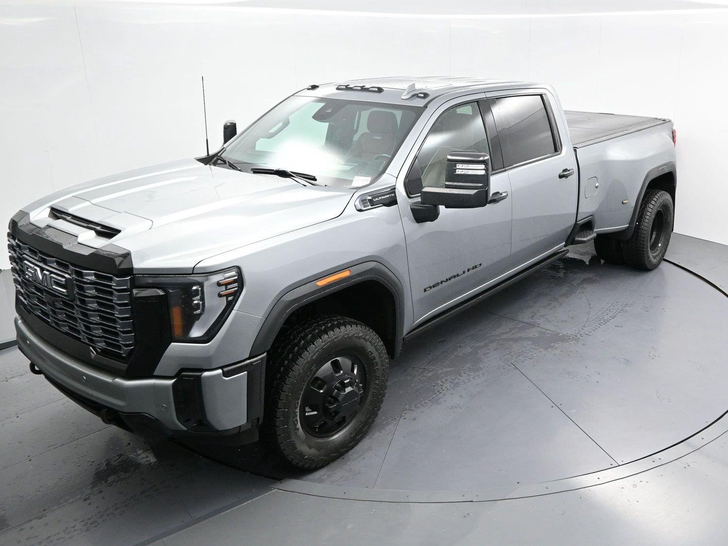 Used 2025 Sterling Metallic GMC Denali Ultimate DRW image 42