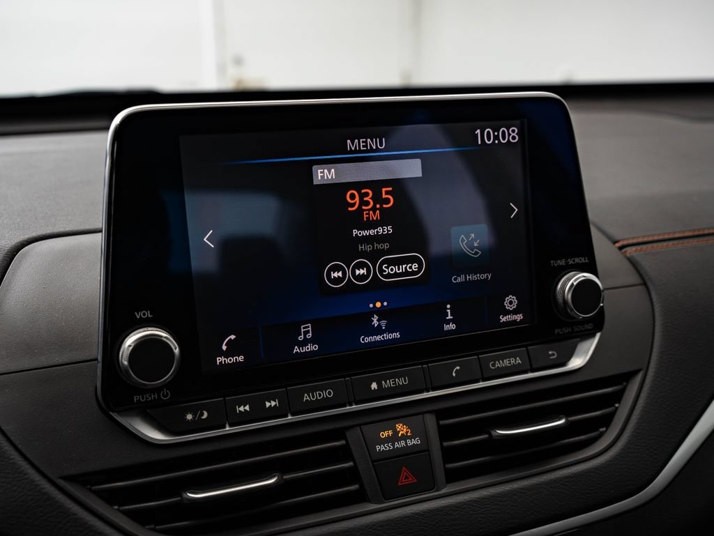 Used 2019 Super Black Nissan 2.5 SR image 30