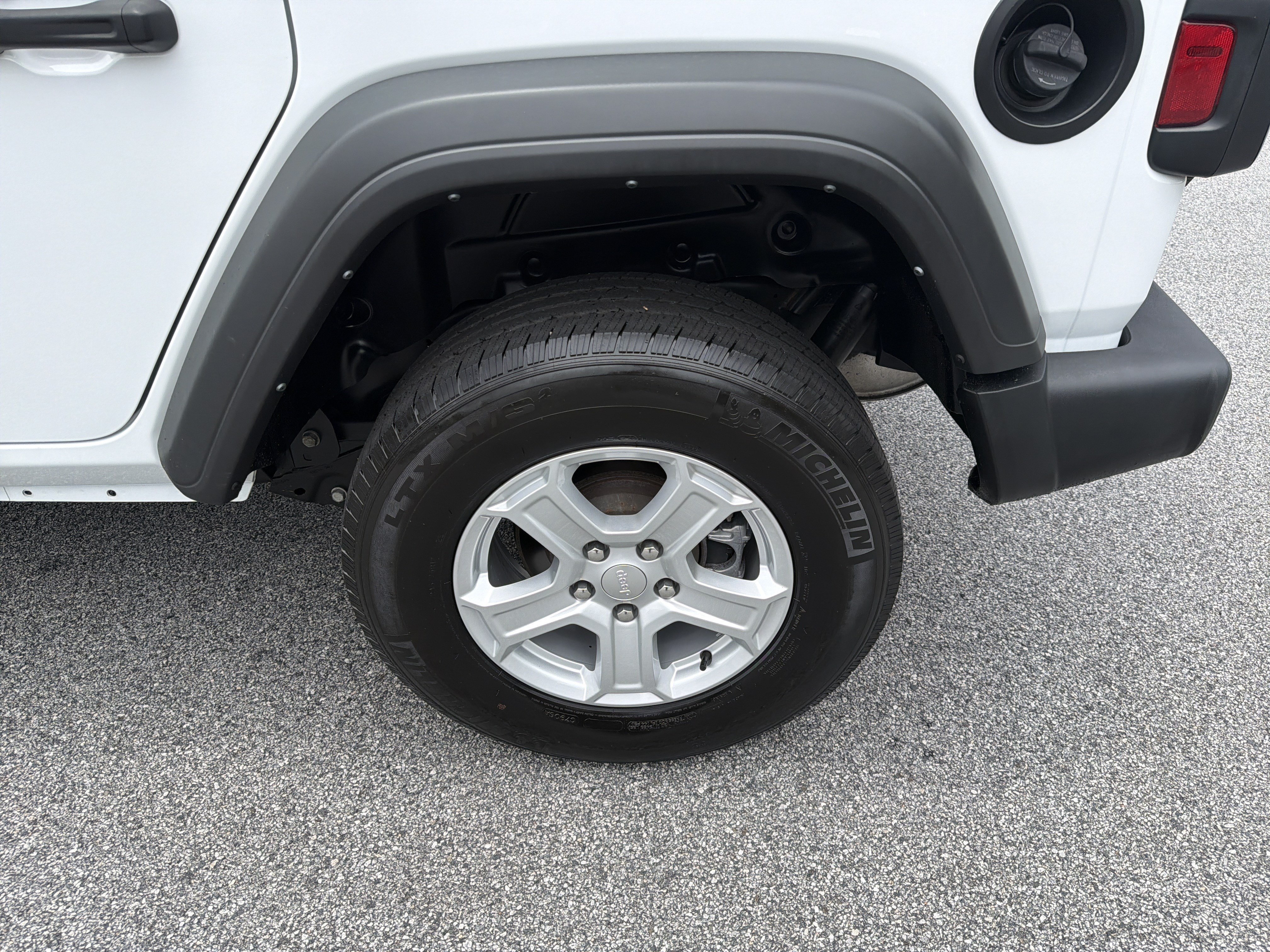 Used 2022 Bright White Clearcoat Jeep Unlimited Sport S image 23