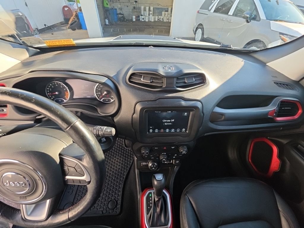 Used 2018 White Jeep Trailhawk image 14