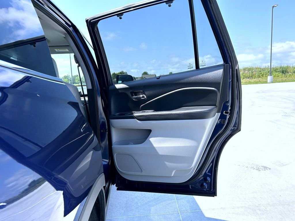 Used 2018 Blue Honda EX-L image 17