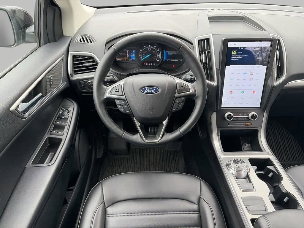 Used 2022  Ford SEL image 11