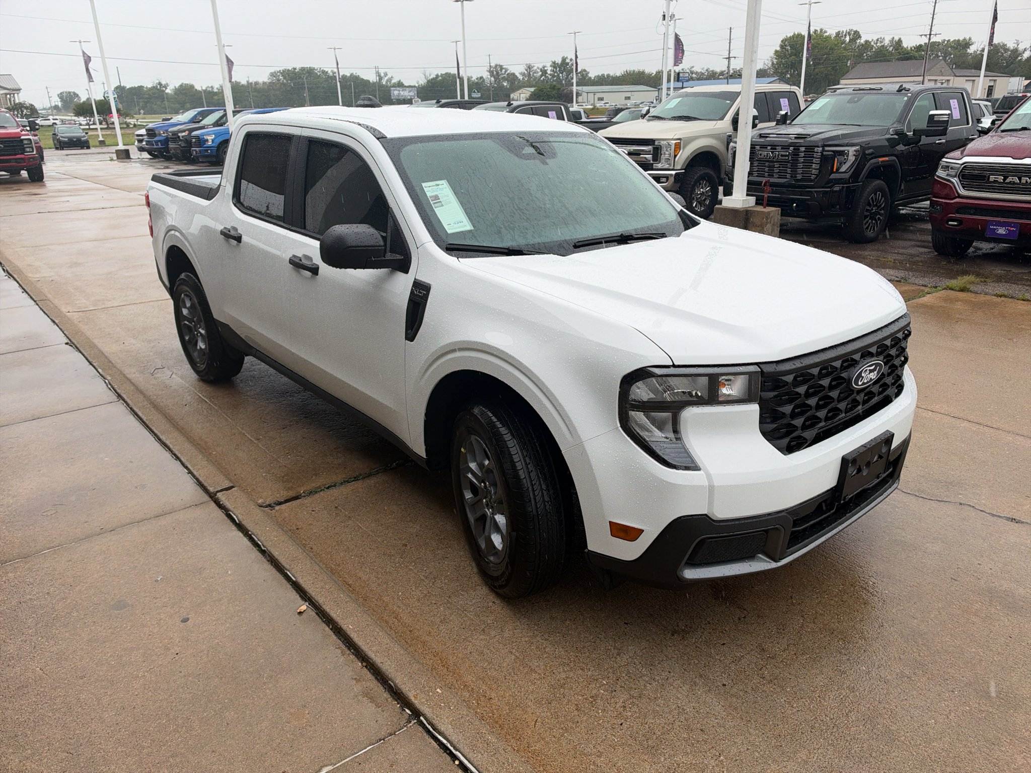 New 2026 Oxford White Ford XLT image 4