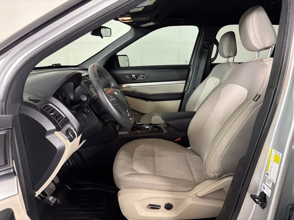 Used 2018 Silver Ford Base image 17