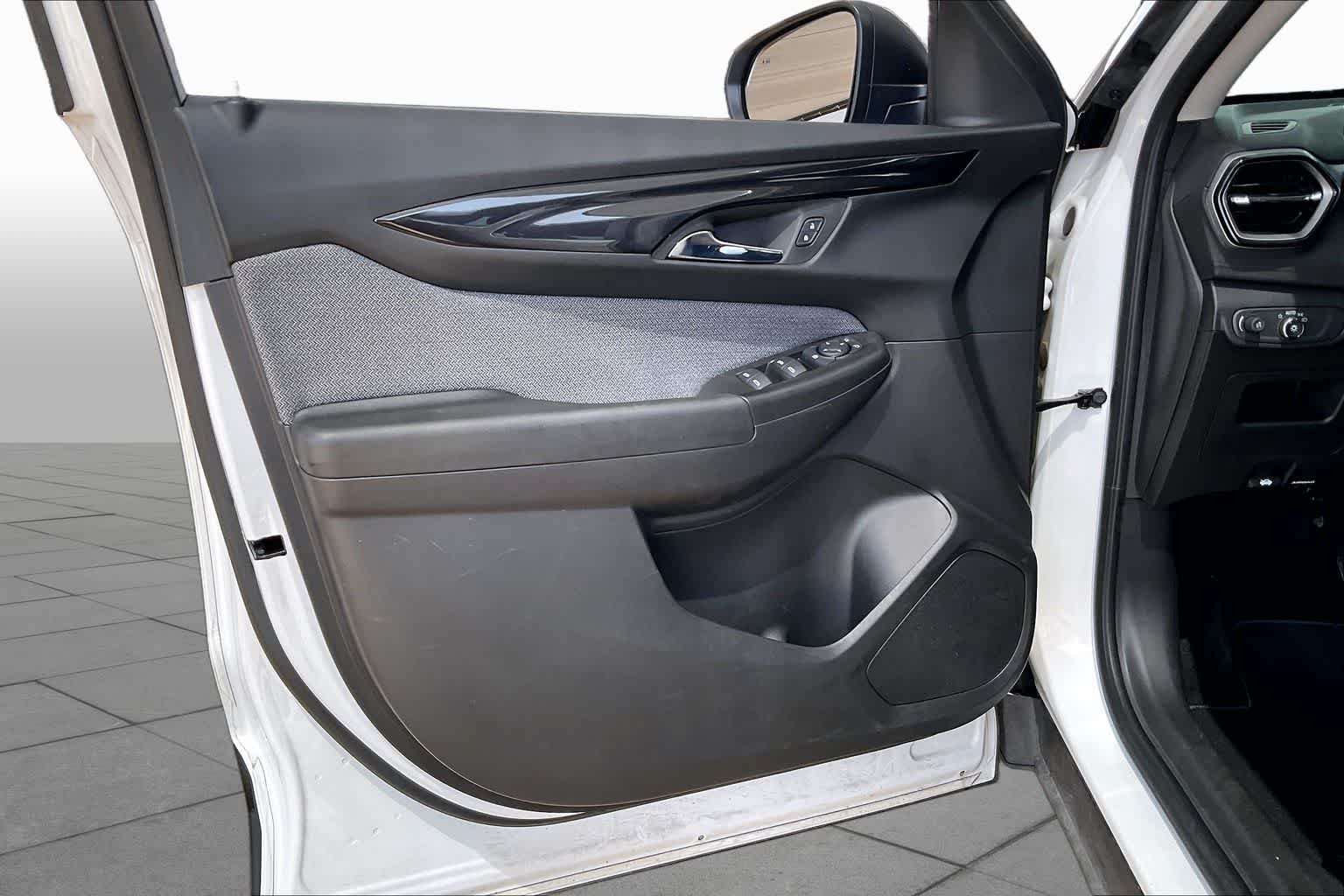 Used 2025 Summit White Chevrolet LS image 20