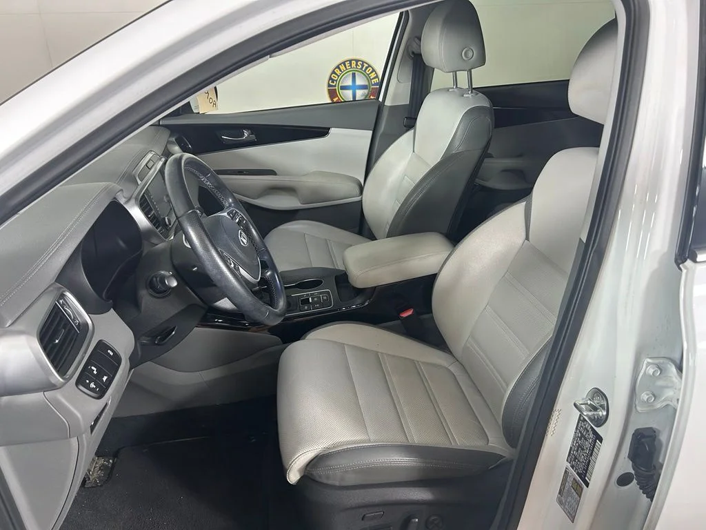 Used 2020 White Kia SX image 10
