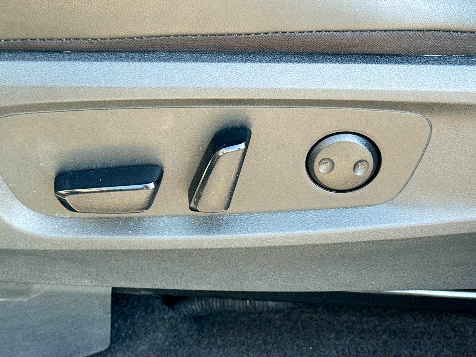 Used 2025 Gun Metallic Nissan Platinum image 26