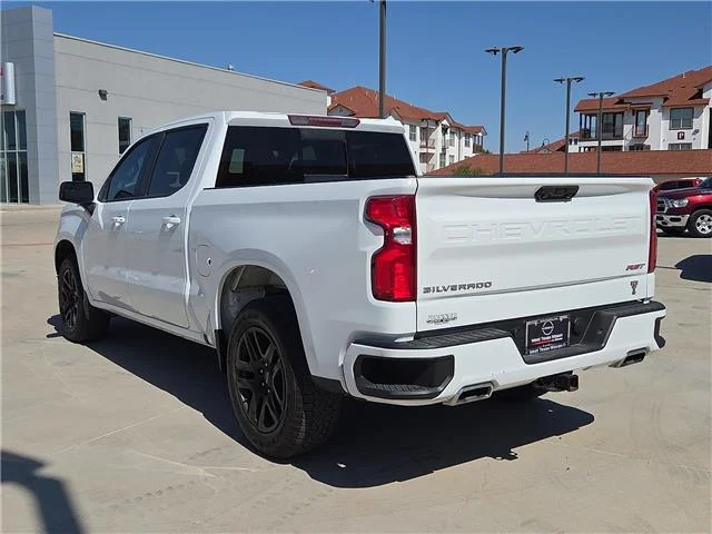 Used 2024 Summit White Chevrolet RST 4x4 Crew Cab 5.75 ft. box 147.4 in. WB image 2
