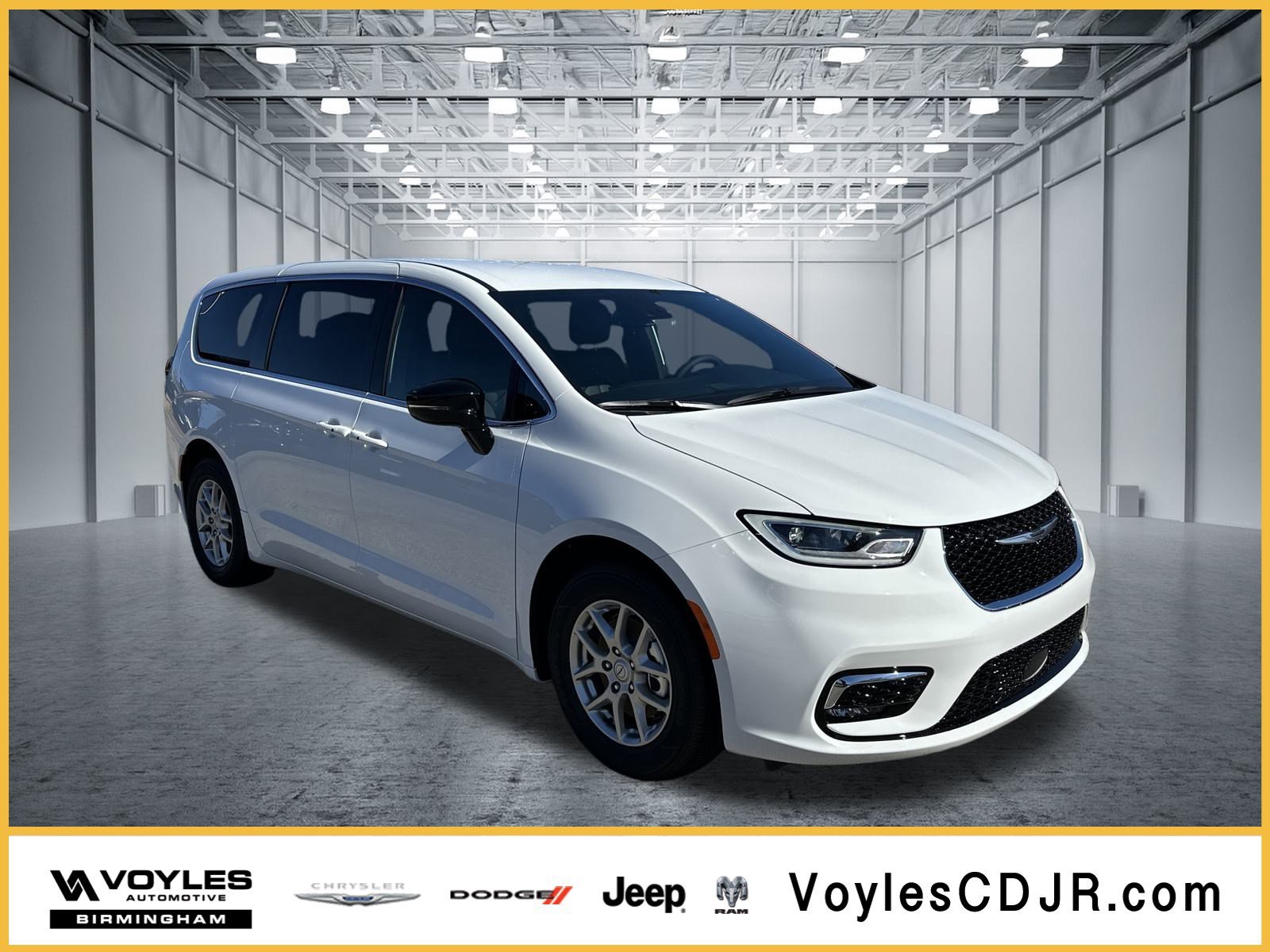 2026 Chrysler Pacifica Select's photo