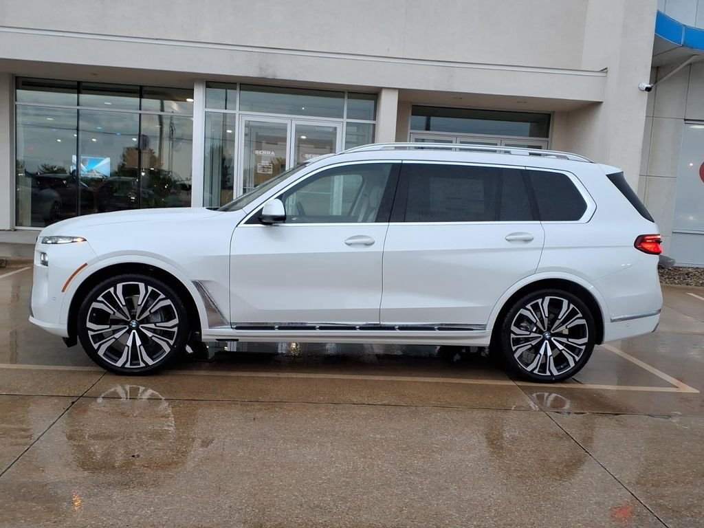 New 2027 BMW X7 xDrive40i SUV in Savoy #B27003 | Serra BMW Champaign