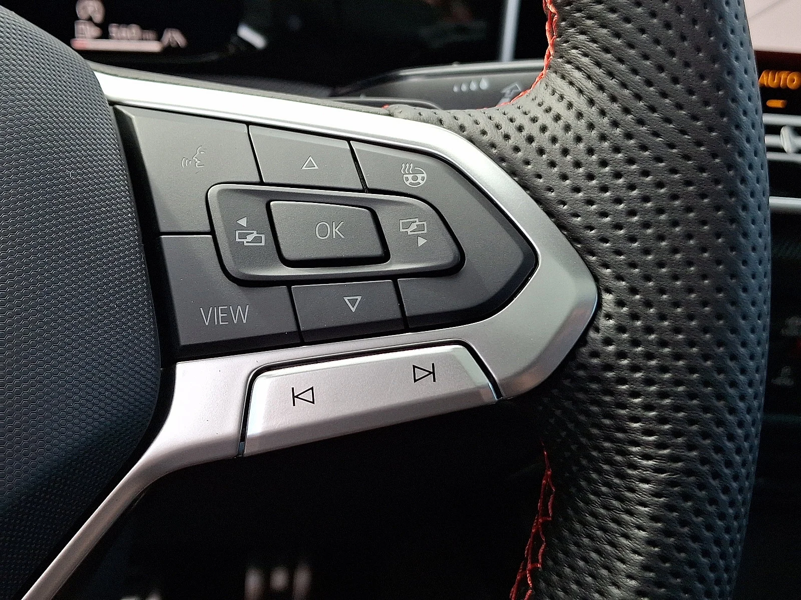 New 2026 Mythos Black Metallic Volkswagen SE image 18