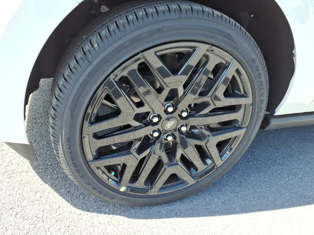 New 2027 Star White Metallic Tri-Coat Ford Platinum image 6
