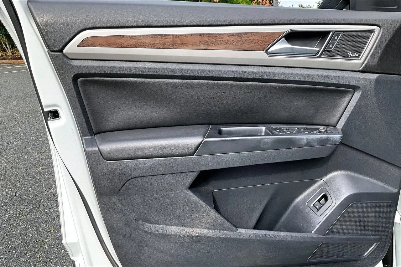 Certified Used 2019 White Volkswagen SEL Premium image 28
