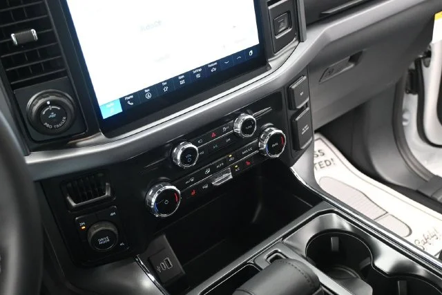 New 2026 Oxford White Ford XLT image 17