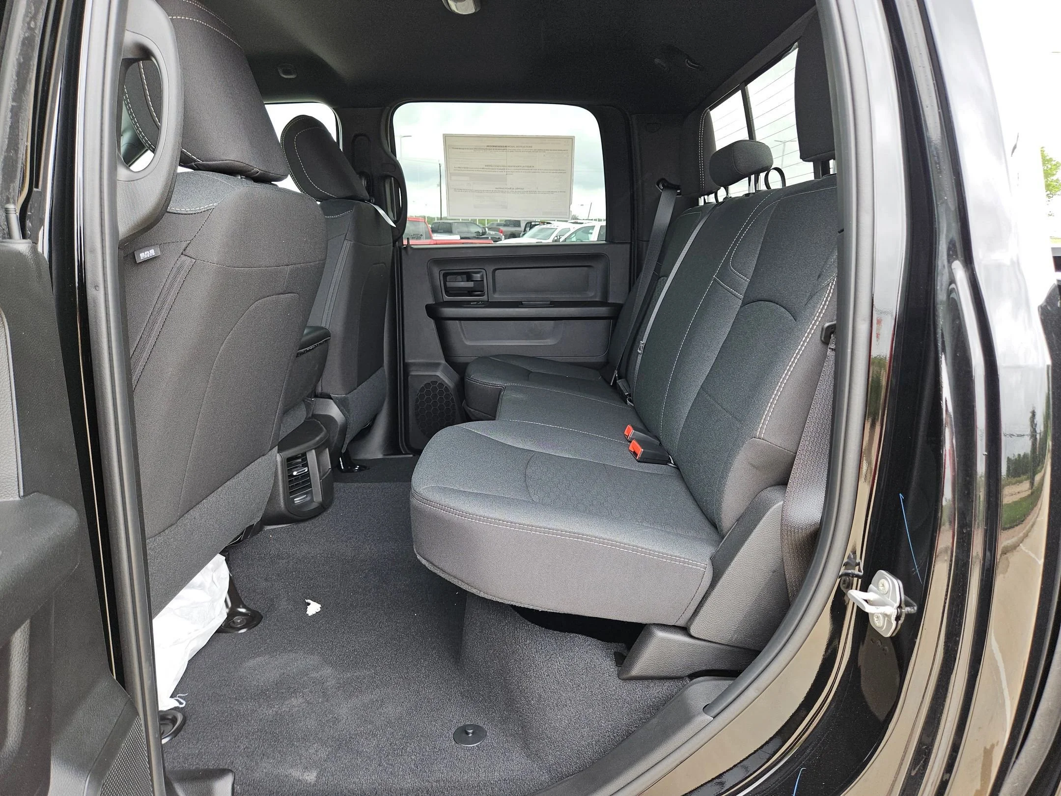 New 2026 Diamond Black Crystal Pearl-Coat Exterior Paint RAM Tradesman image 14