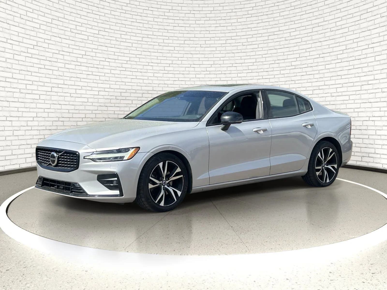 Used 2023 Platinum Grey Metallic Volvo Core Dark Theme image 11