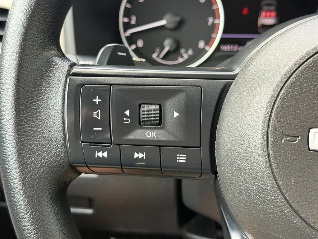 Used 2024 Red Nissan SV image 18