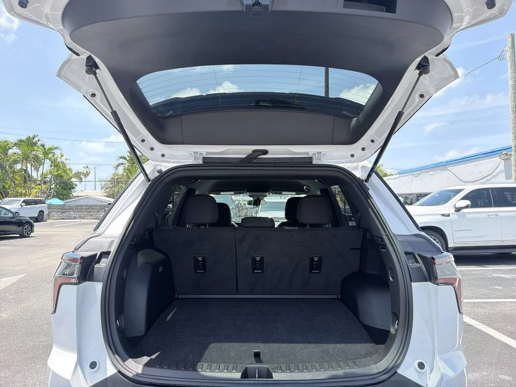 Used 2025 Summit White Chevrolet LT image 33