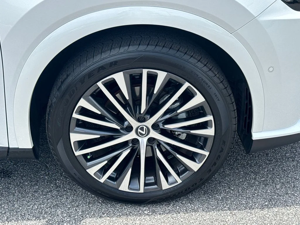 Used 2024 White Lexus 350 Premium Plus image 12
