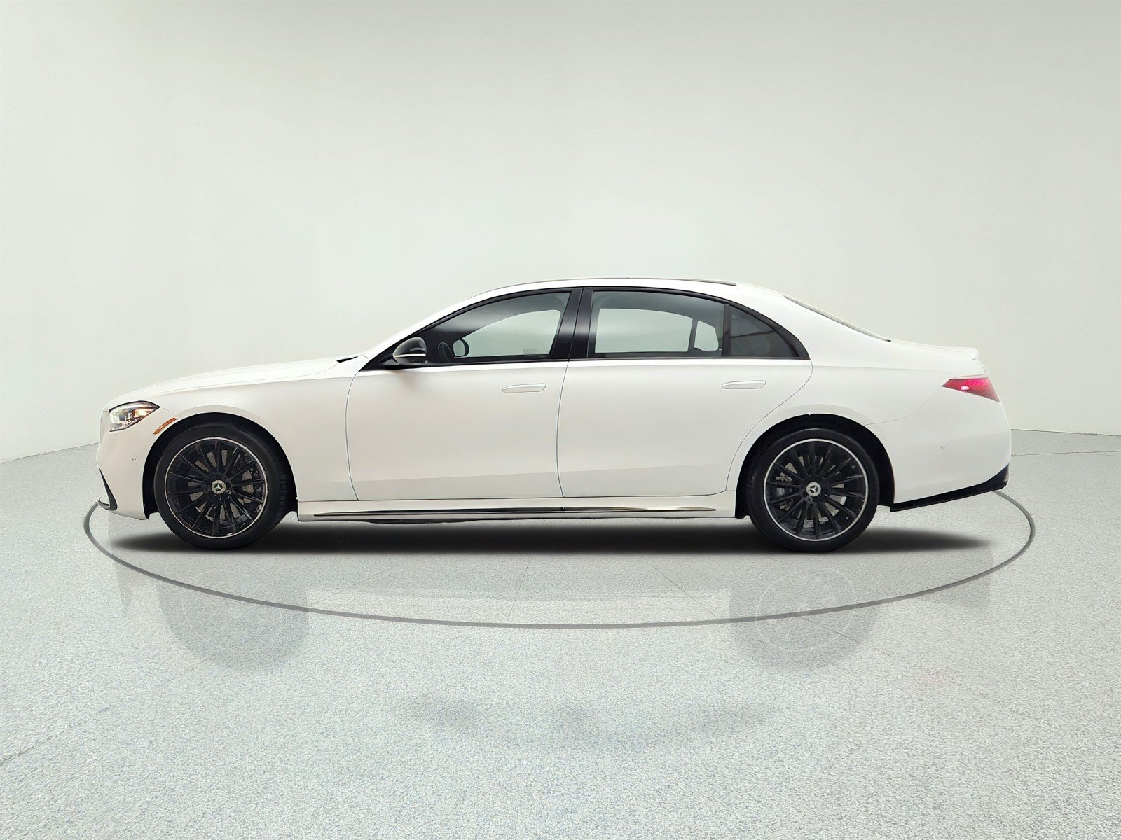 Certified Used 2025 MANUFAKTUR Moonlight White Magno Mercedes-Benz S 580 4MATIC® Sedan image 8