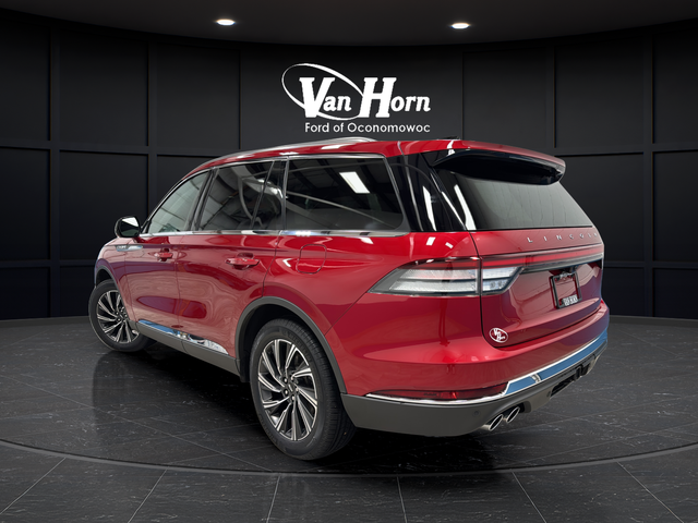 Used 2025 Red Carpet Metallic Tinted Clearcoat Lincoln Premiere image 5