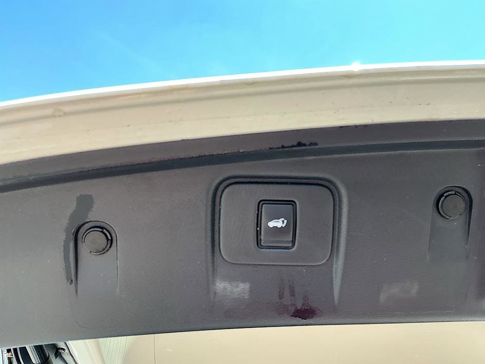 Used 2019 Pearl White Tricoat Nissan SL image 28