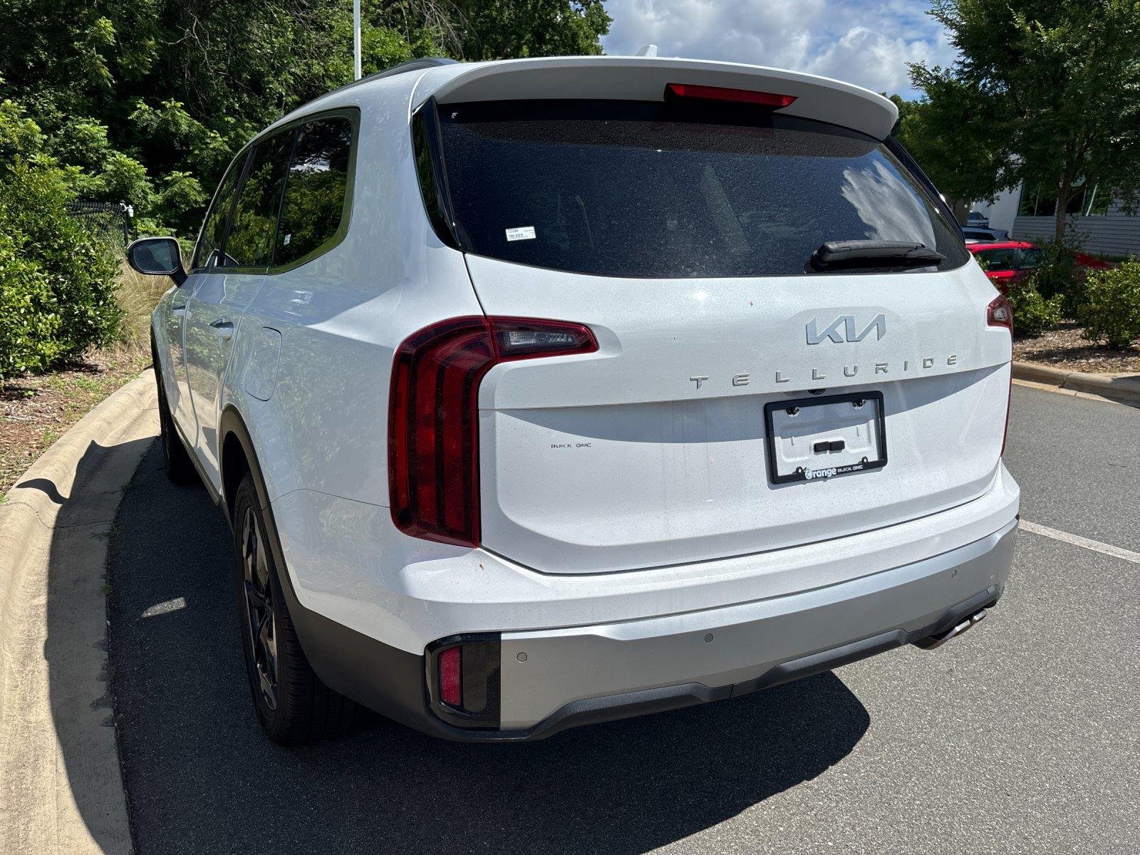 Used 2023 Glacial White Pearl Kia S image 3