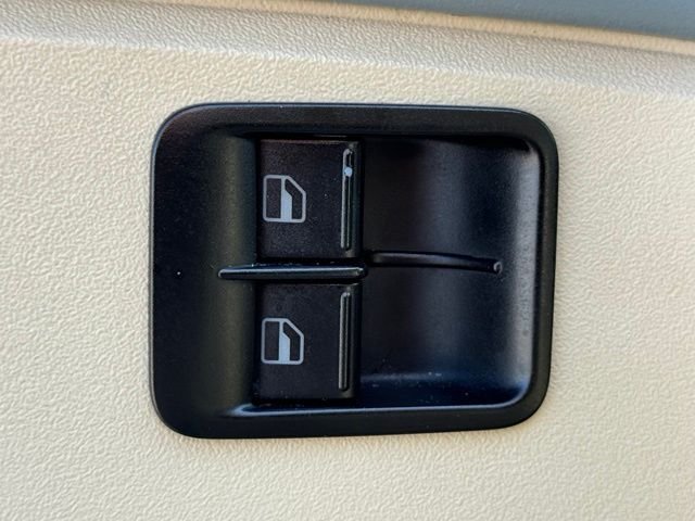 Used 2010 Heaven Blue Metallic Volkswagen 2.5L image 19