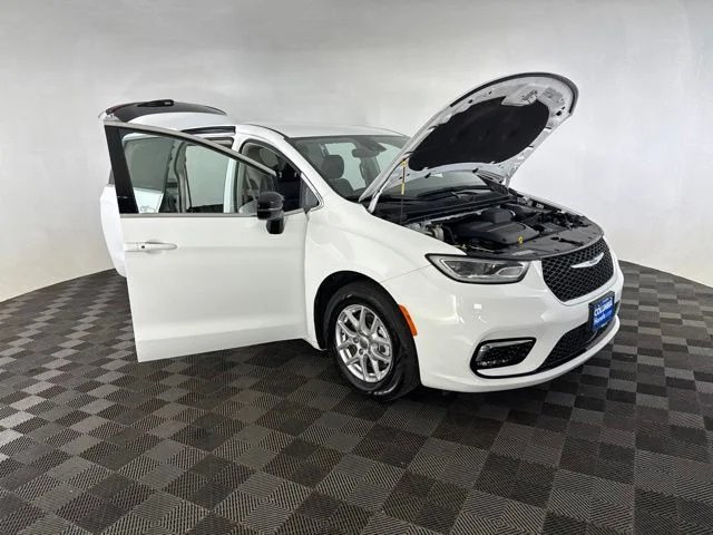 Used 2024 White Chrysler Touring L image 15