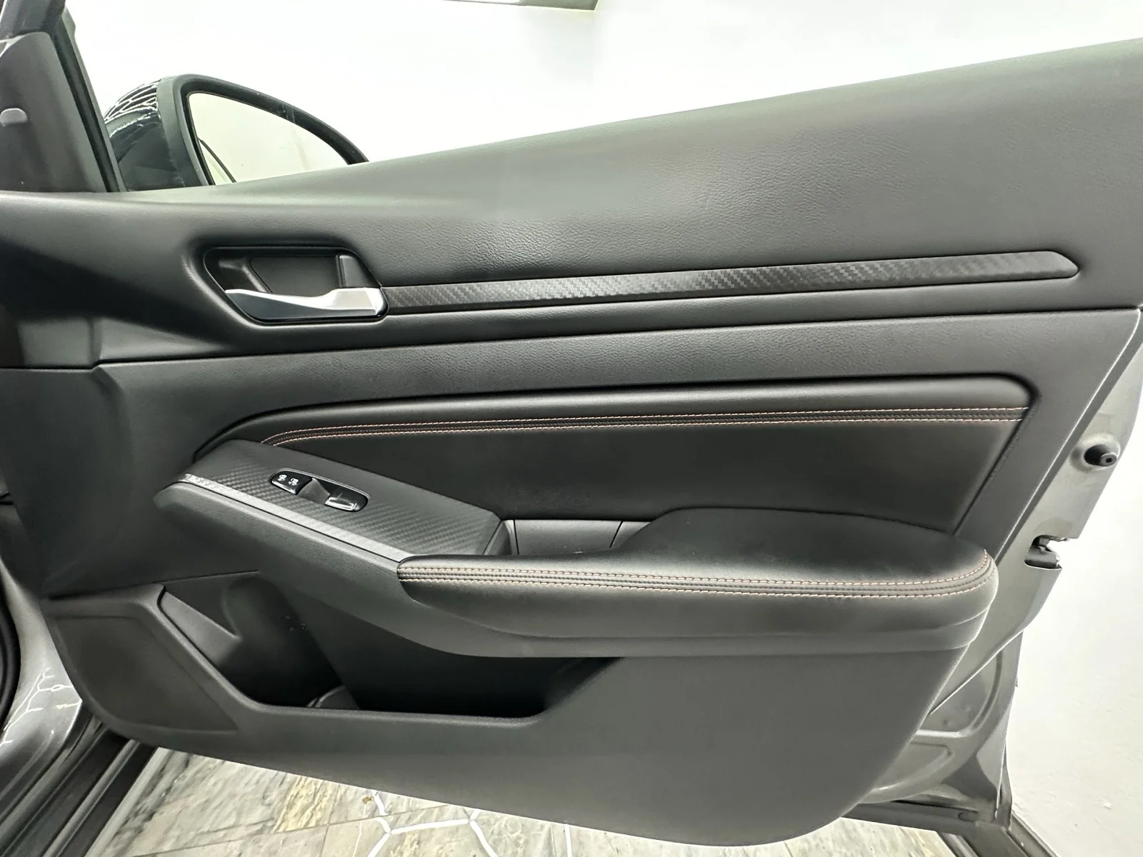 Used 2022 Gun Metallic Nissan 2.5 SR image 39